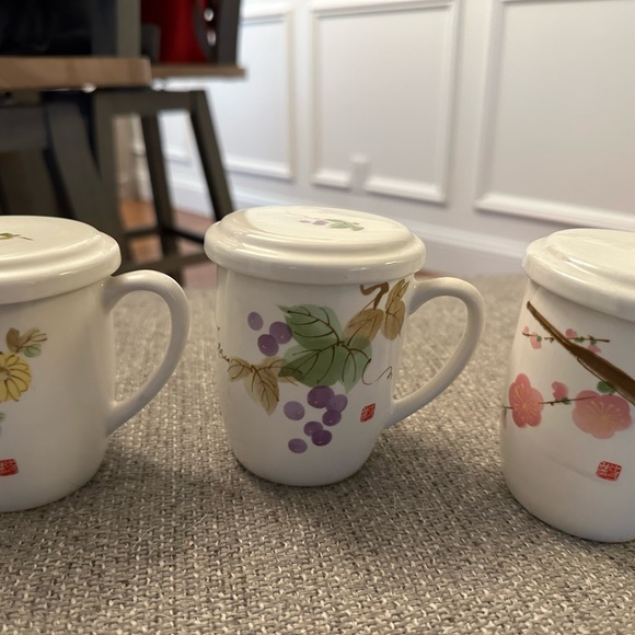 3 1/2" Oriental Mugs. Each Signed. Each has a matching cover to keep warm. - Picture 3 of 9